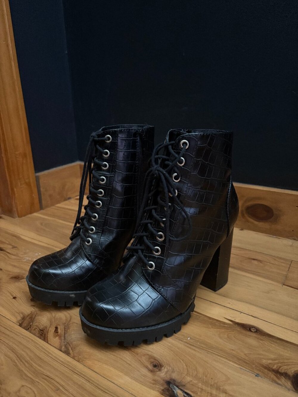 SODA Black Croc Embossed Chunky Platform Heeled Combat Ankle Boots Size 9